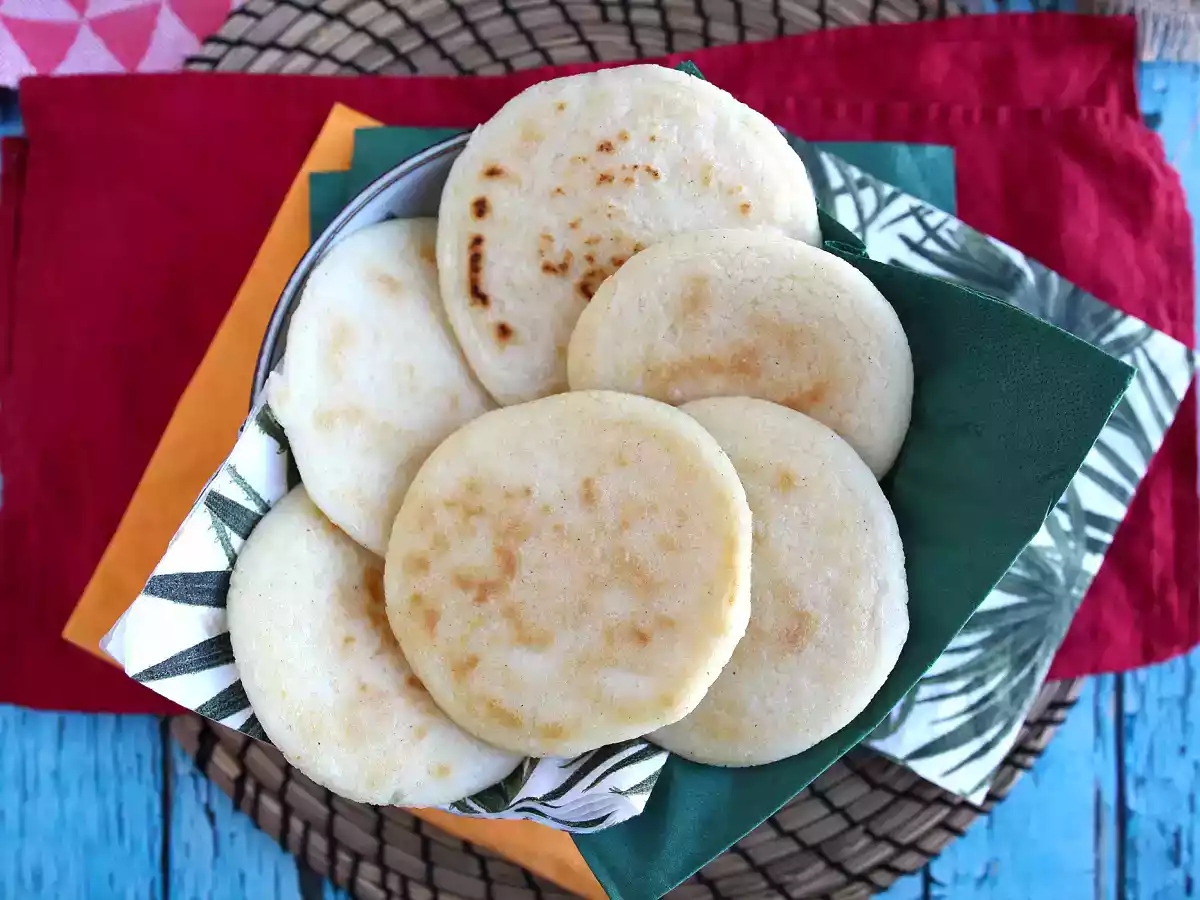 Venezolaanse arepas, glutenvrije broodjes gemaakt met slechts 3 ingrediënten - foto 3