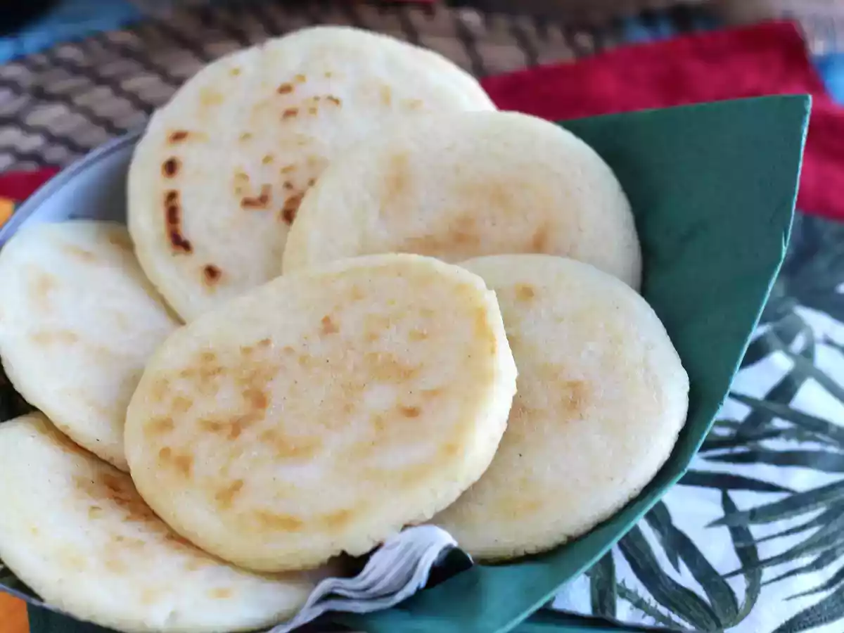 Venezolaanse arepas, glutenvrije broodjes gemaakt met slechts 3 ingrediënten - foto 4