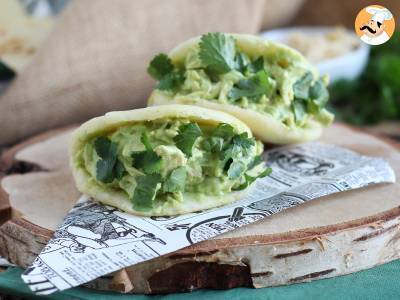 Venezolaanse arepas met kip en avocado - Reina Pepiada