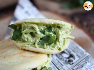 Venezolaanse arepas met kip en avocado - Reina Pepiada - foto 3