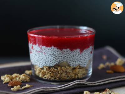 Verrines van chia pudding met kokosmelk, frambozen en granola - foto 2