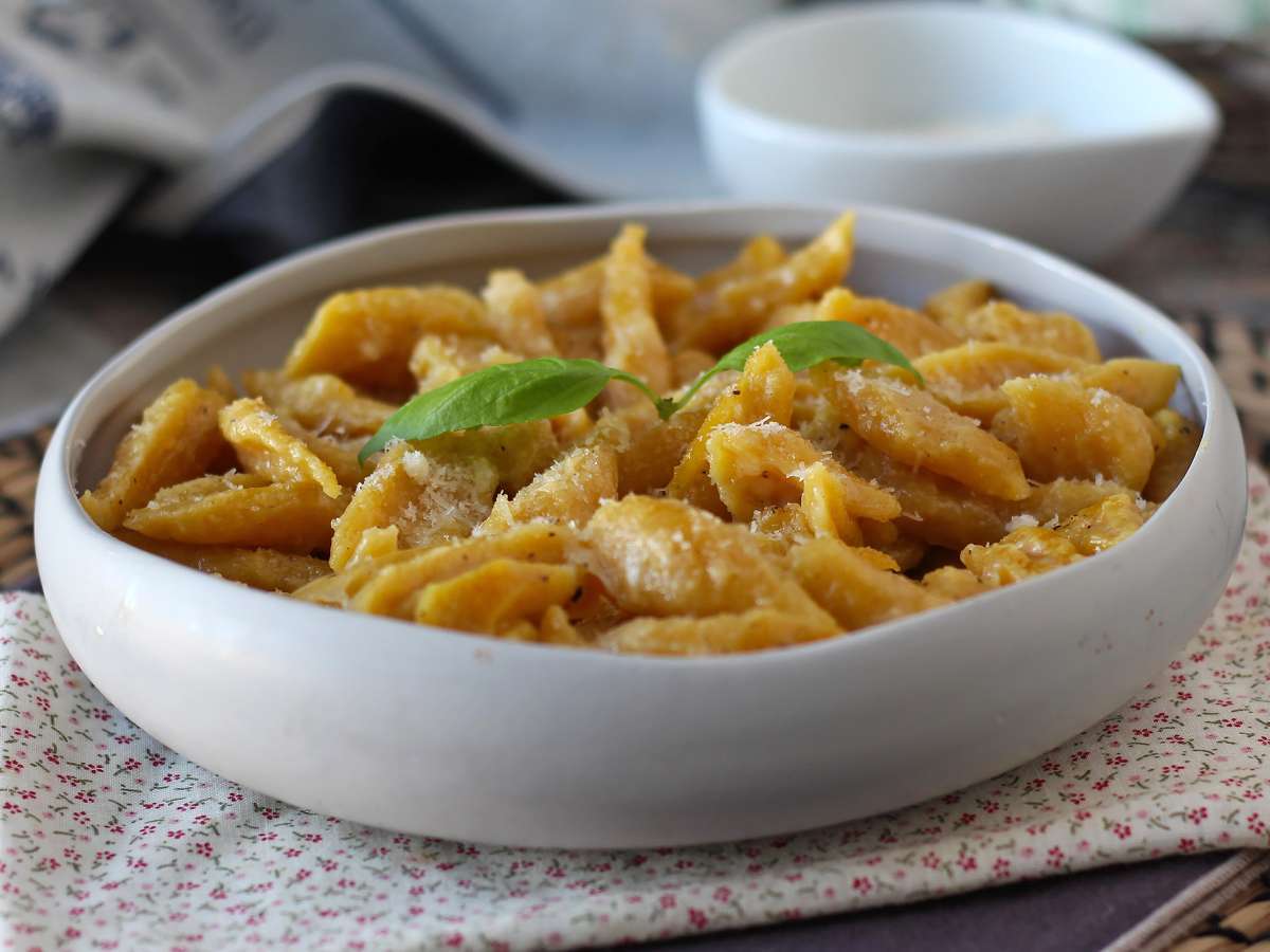 Verse pasta van flespompoen met slechts 2 ingrediënten
