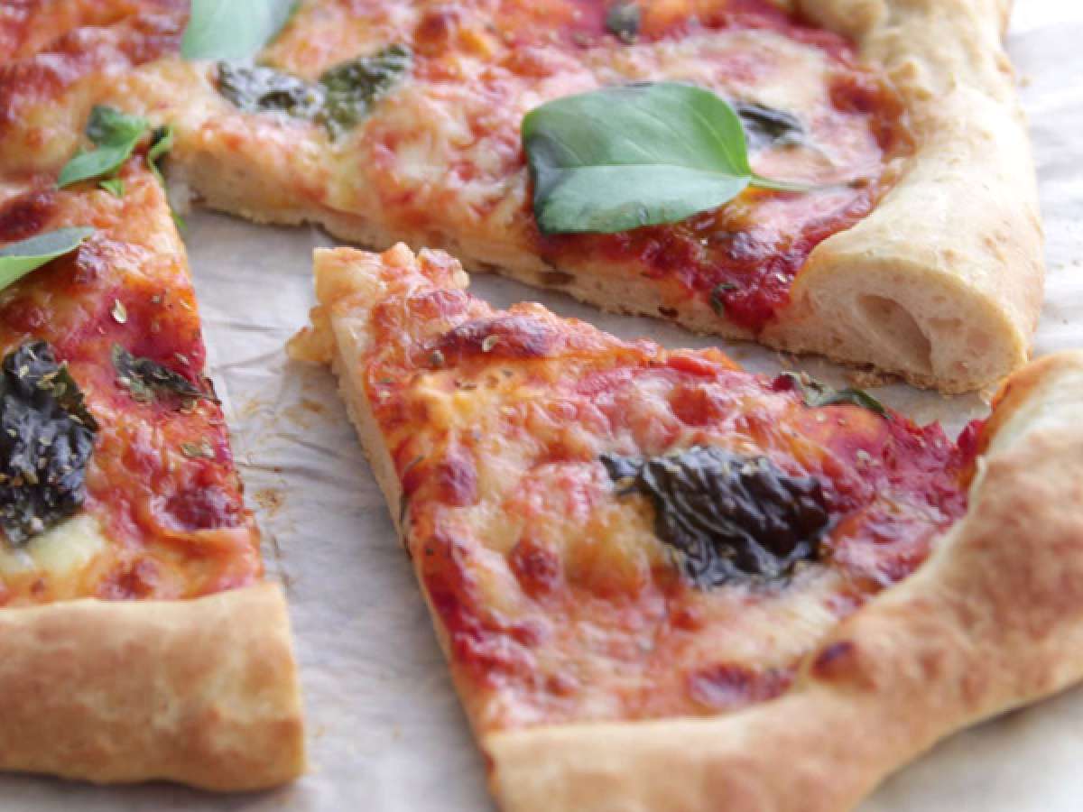 Vochtige pizza Margherita
