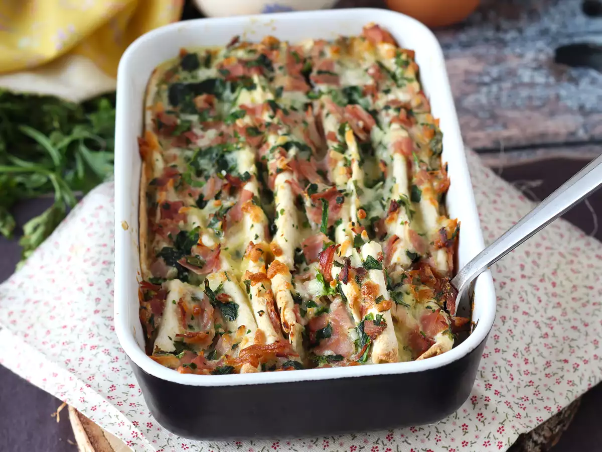 Wat kun je maken met tortilla's? Gratin met ham, spinazie en mozzarella in crinkle-cakestijl - foto 8