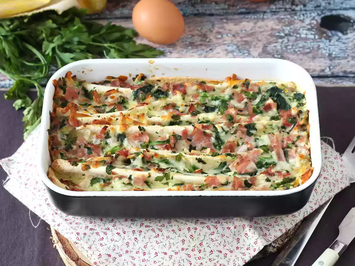 Wat te doen met tortilla's Gegratineerde ham, spinazie en mozzarella crinkle cake stijl