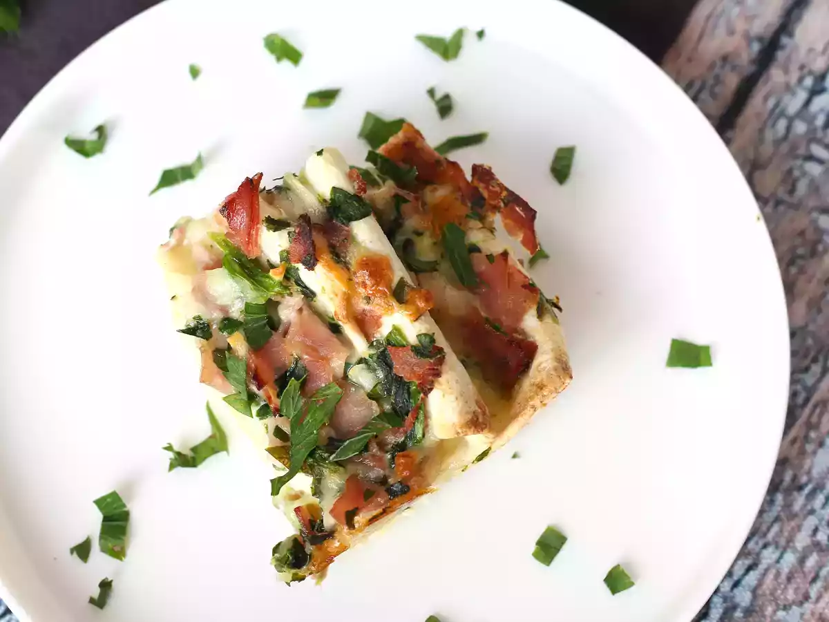 Wat te doen met tortilla's Gegratineerde ham, spinazie en mozzarella crinkle cake stijl - foto 6