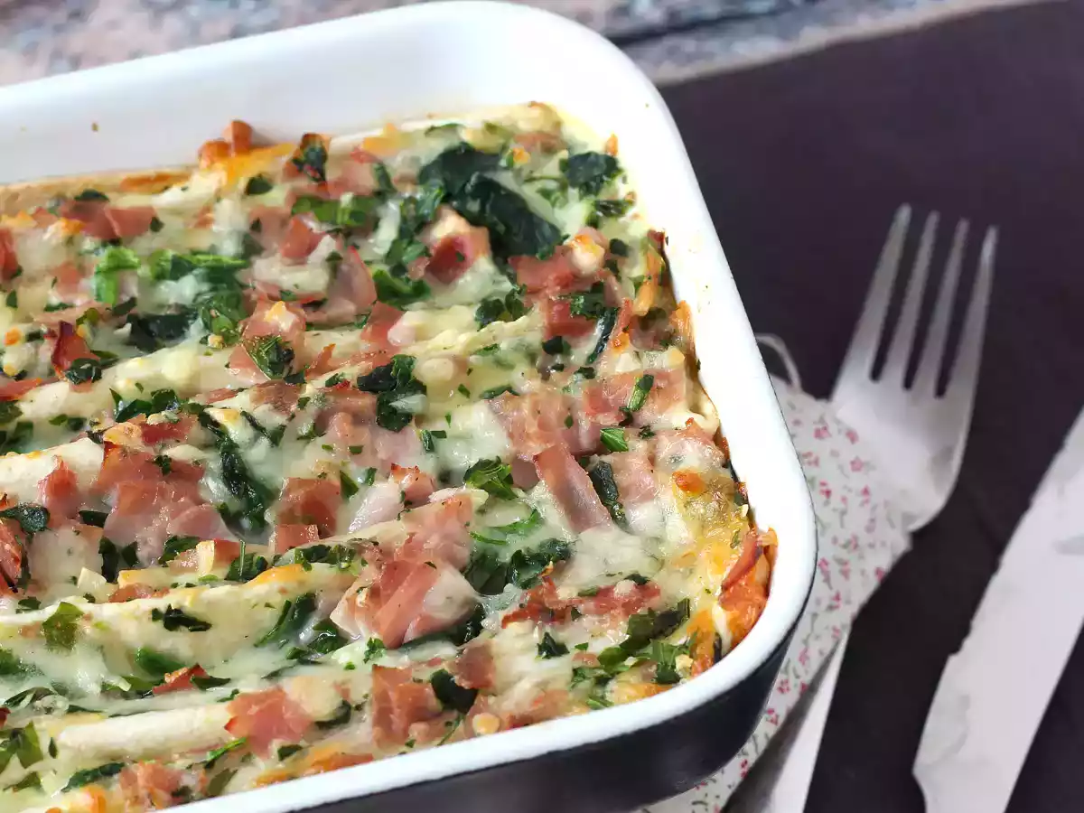 Wat te doen met tortilla's Gegratineerde ham, spinazie en mozzarella crinkle cake stijl - foto 9