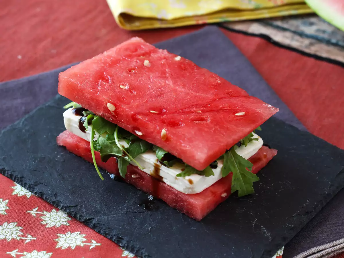Watermeloen-feta-rucolasandwich: het virale, heerlijk frisse recept voor de zomer! - foto 5