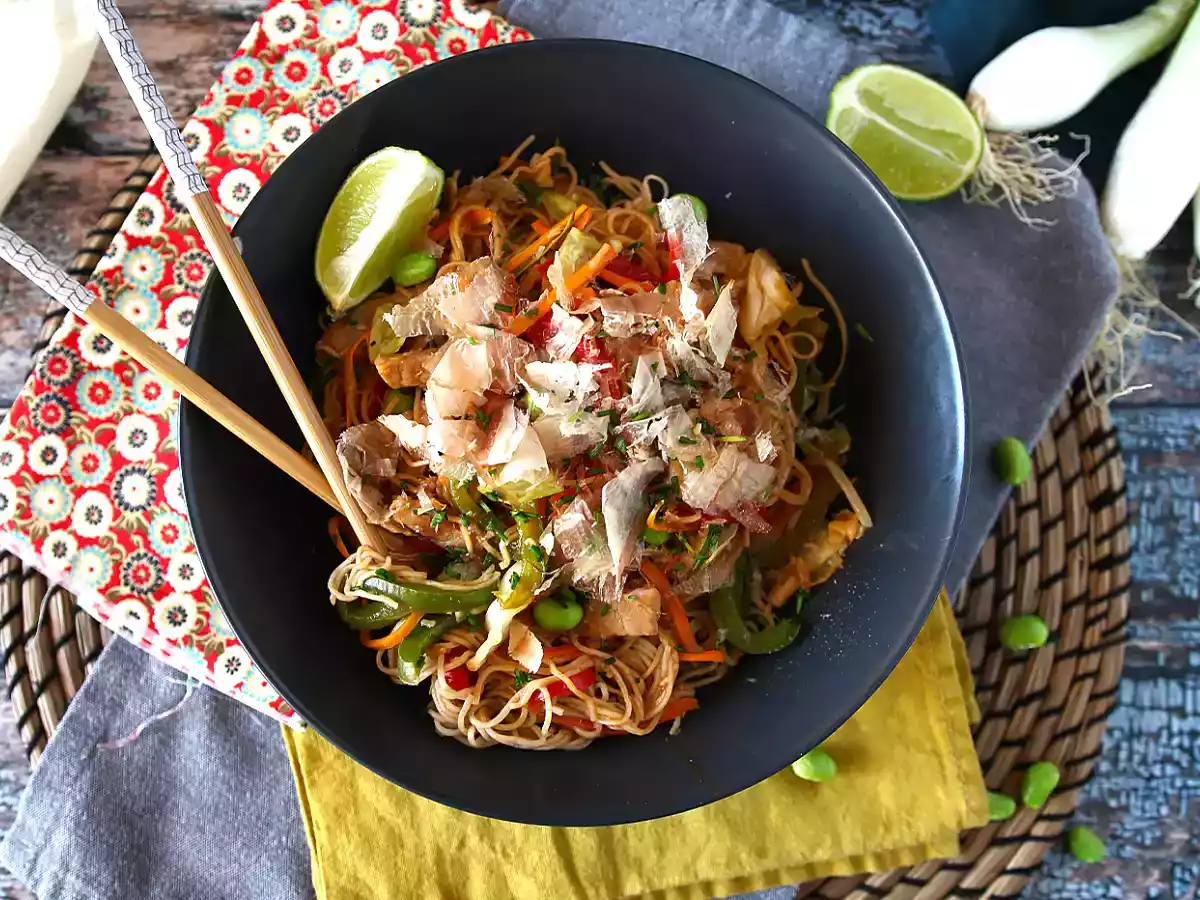 Yakisoba, roergebakken noedels met groenten - foto 3