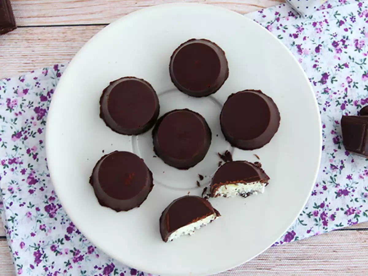 Zelfgemaakte Bounty-chocolaatjes met kokosvulling - foto 3