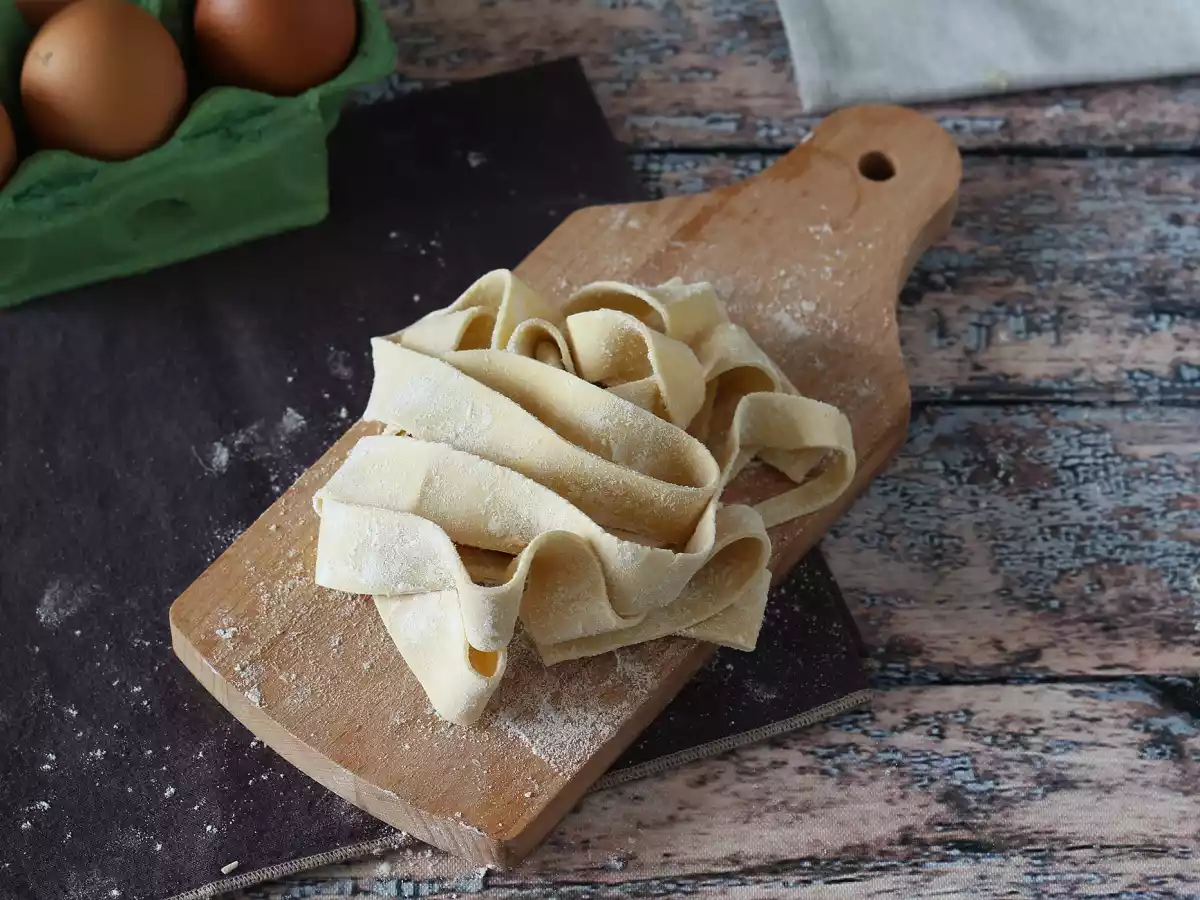 Zelfgemaakte eierappardelle: het recept stap voor stap uitgelegd