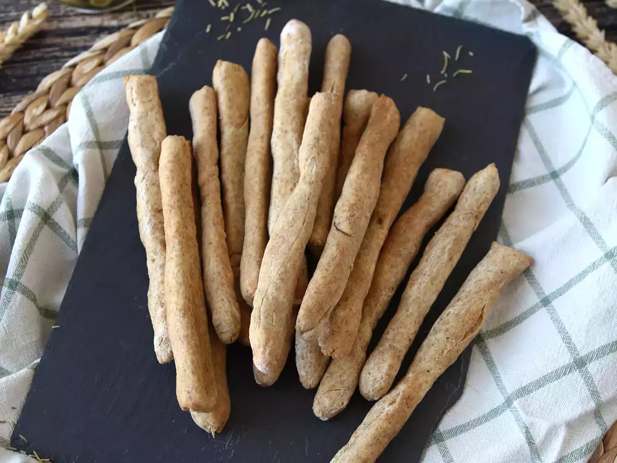 Zelfgemaakte grissini (broodstengels) met kruiden: gezond en knapperig - foto 4