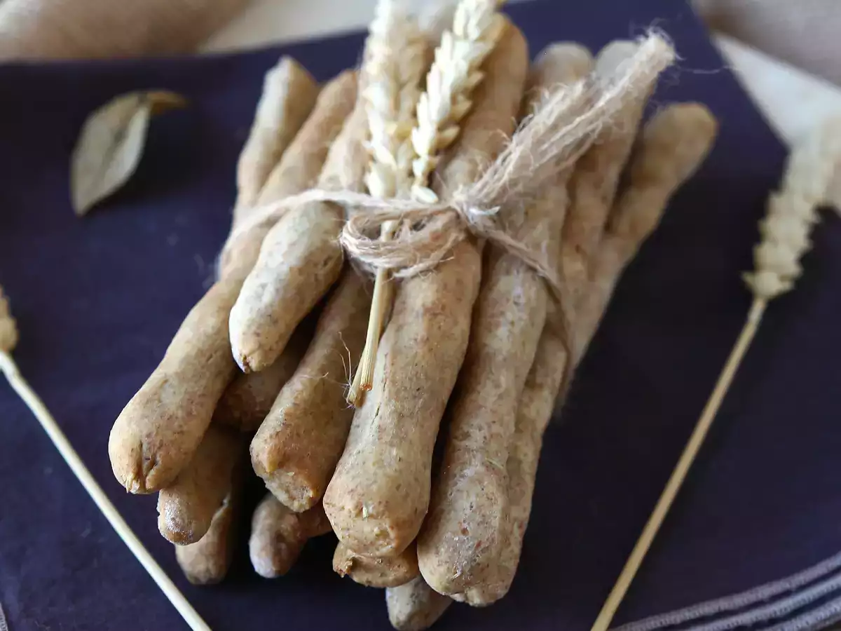 Zelfgemaakte grissini (broodstengels) met kruiden uit de airfryer - foto 3