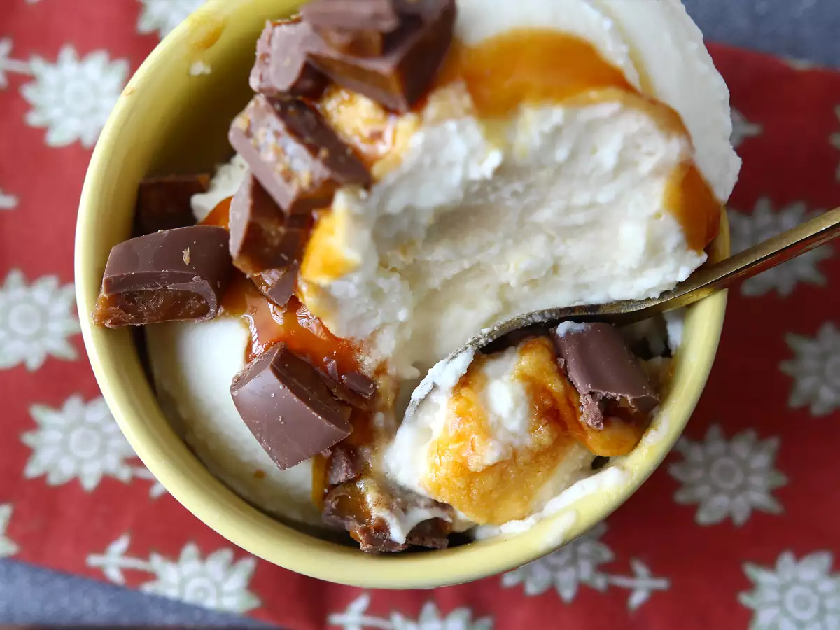 Zelfgemaakte McFlurry met karamel en daim, gemaakt met de Ninja Creami - foto 6