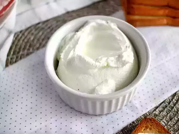Recept Zelfgemaakte roomkaas (type philadelphia) met 2 ingrediënten