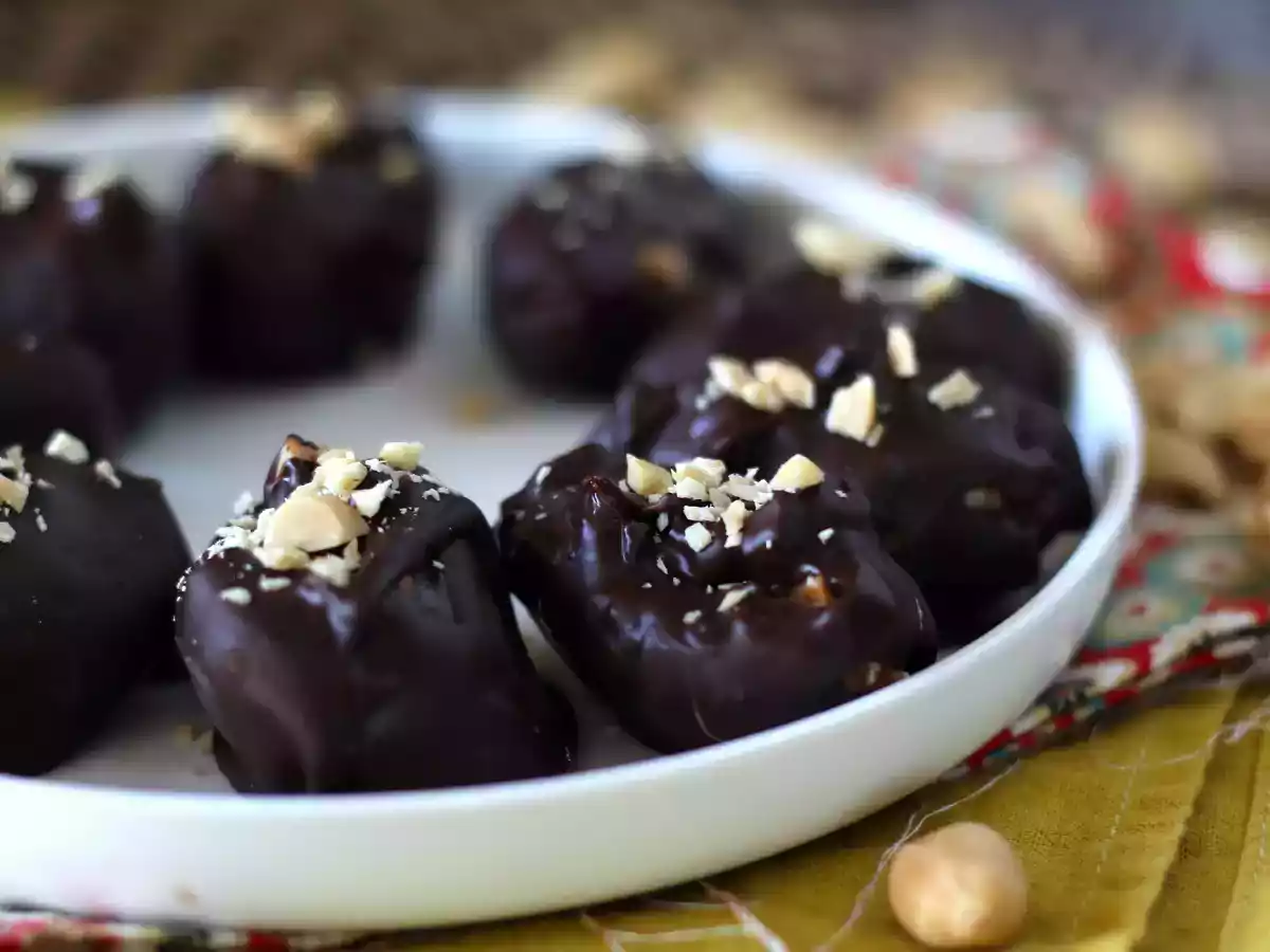 Zelfgemaakte Snickers: dadels, pinda's en chocolade - een gezonde snack zonder toegevoegde suiker - foto 5