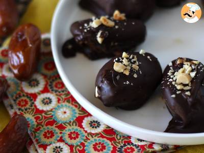 Zelfgemaakte Snickers: dadels, pinda's en chocolade - een gezonde snack zonder toegevoegde suiker - foto 2