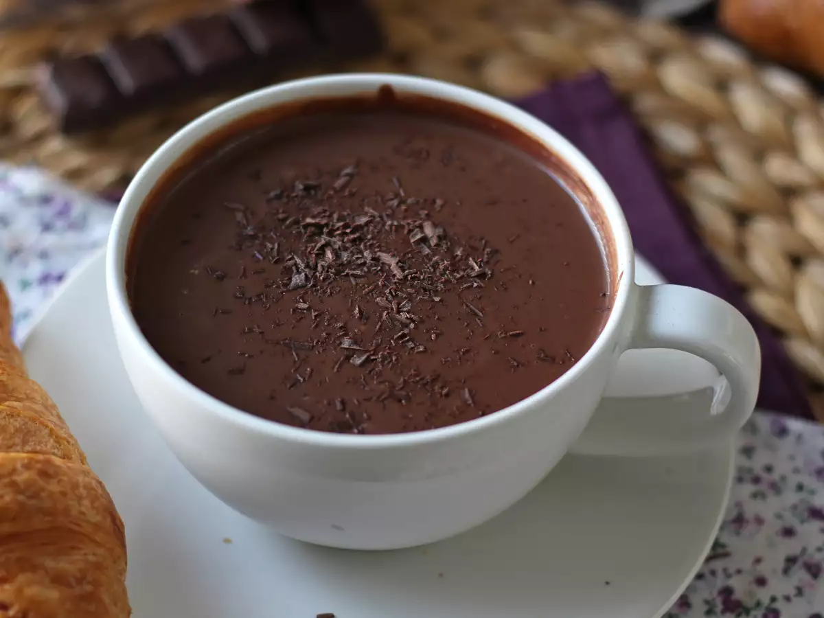 Zelfgemaakte Spaanse chocolademelk: een makkelijk recept voor een dikke, glanzende en zijdezachte chocoladedrank