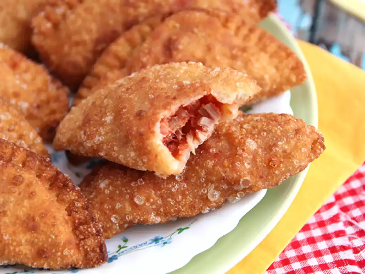 Zelfgemaakte tonijnpasteitjes met deeg
