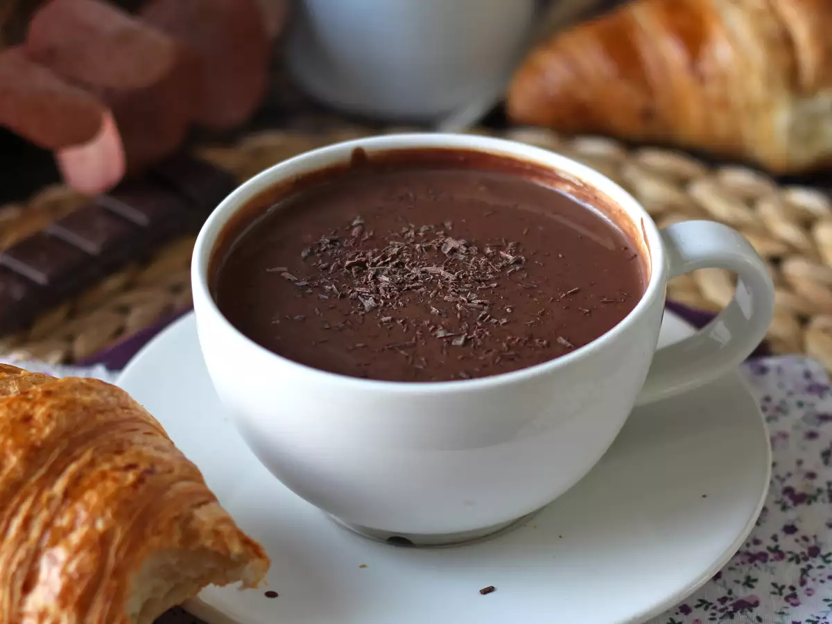 Zelfgemaakte warme chocolademelk: het makkelijke recept voor dikke, glanzende, zijdezachte chocolademelk - foto 2