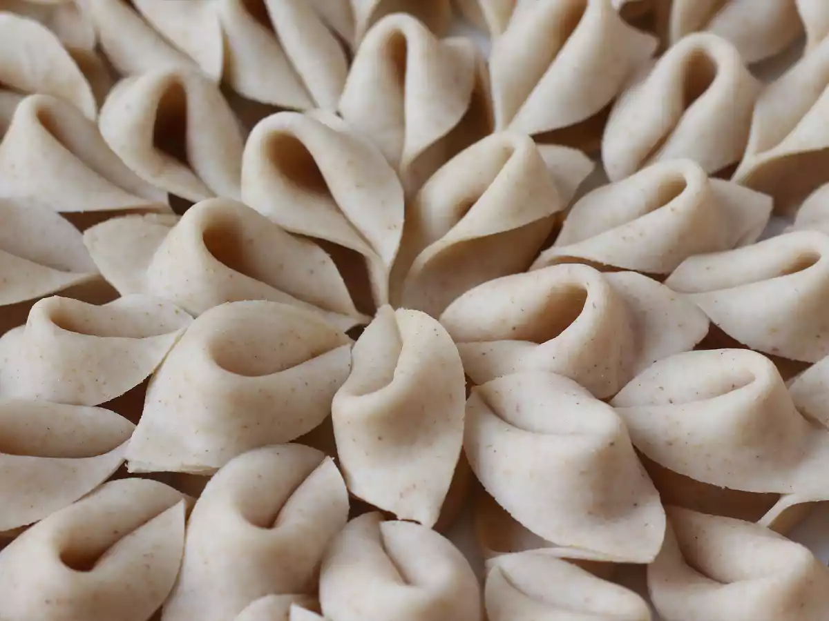 Zo maak je zelfgemaakte pasta: sorpresine, een mooie kleine pasta - foto 3