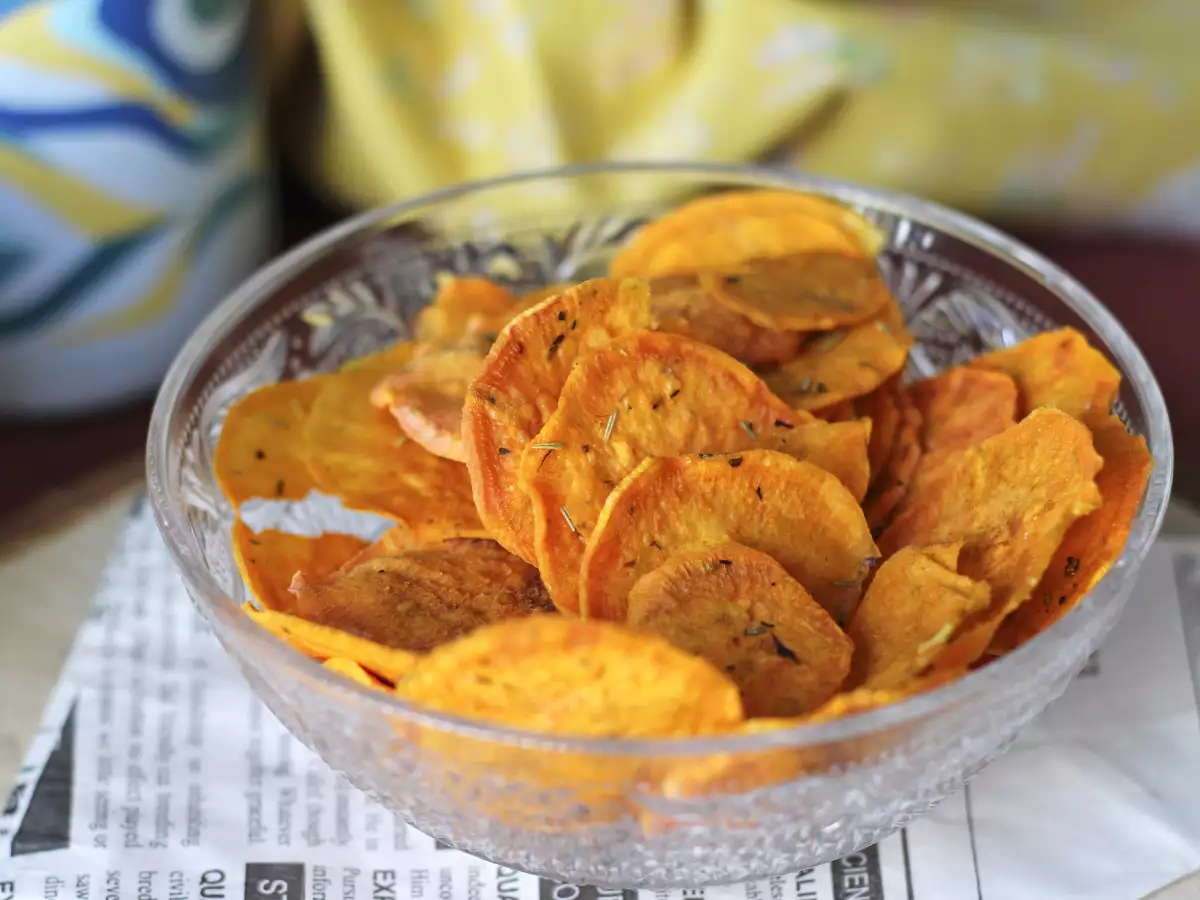 Zoete aardappelchips uit de magnetron