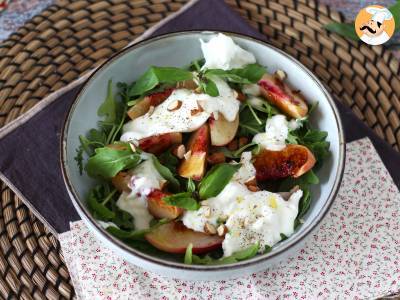 Zoete en hartige salade met geroosterde perziken, rucola en burrata (zoete zomersmaken) - foto 5